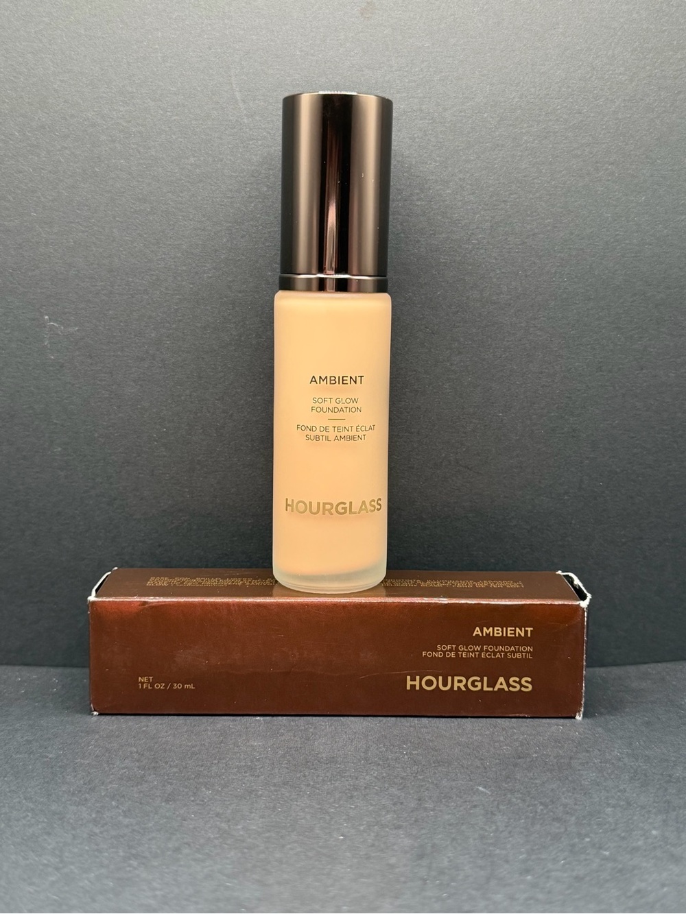 Hourglass Ambient Soft Glow Foundation — 5.5 (Light with Warm Undertones)